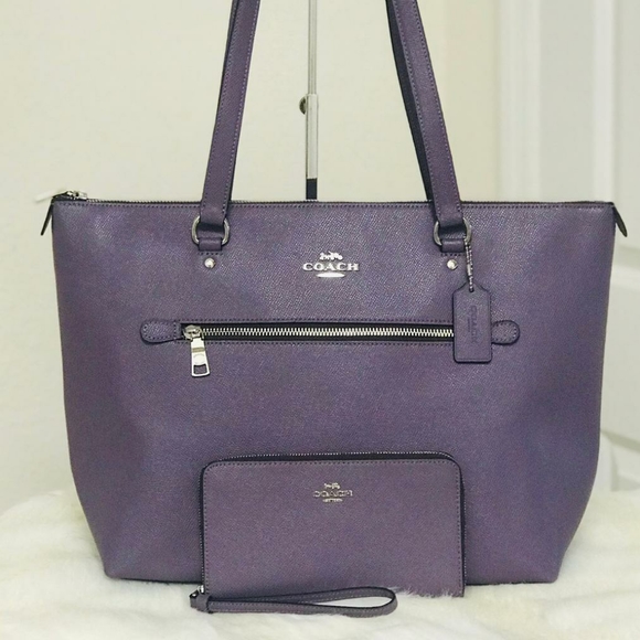 Coach Handbags - ⚜Coach Gallery Tote and Wallet Set.